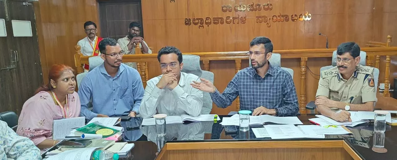 ರಾಯಚೂರು | ದೌರ್ಜನ್ಯದಿಂದ ಮೃತಪಟ್ಟ ಎಸ್ಸಿ, ಎಸ್ಟಿ ಕುಟುಂಬದ ಅವಲಂಬಿತರಿಗೆ ಸ್ಪಂದನೆ ನೀಡಲು ಡಿಸಿ ಸೂಚನೆ ರಾಯಚೂರು | ದೌರ್ಜನ್ಯದಿಂದ ಮೃತಪಟ್ಟ ಎಸ್ಸಿ, ಎಸ್ಟಿ ಕುಟುಂಬದ ಅವಲಂಬಿತರಿಗೆ ಸ್ಪಂದನೆ ನೀಡಲು ಡಿಸಿ ಸೂಚನೆ