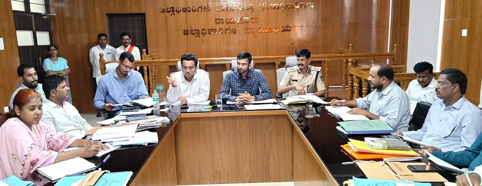 ರಾಯಚೂರು | ಸಫಾಯಿ ಕರ್ಮಚಾರಿಗಳಿಗೆ ವಸತಿ, ಸೌಲಭ್ಯ ಒದಗಿಸಲು ಕ್ರಮ ಕೈಗೊಳ್ಳಿ : ಡಿಸಿ ನಿತೀಶ್ ಕೆ. ಸೂಚನೆ ರಾಯಚೂರು | ಸಫಾಯಿ ಕರ್ಮಚಾರಿಗಳಿಗೆ ವಸತಿ, ಸೌಲಭ್ಯ ಒದಗಿಸಲು ಕ್ರಮ ಕೈಗೊಳ್ಳಿ : ಡಿಸಿ ನಿತೀಶ್ ಕೆ. ಸೂಚನೆ