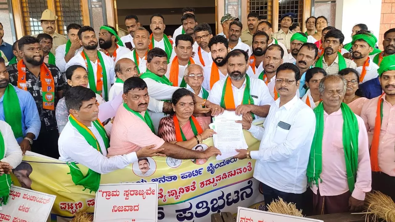 ಪಟ್ಟಣ ಪಂಚಾಯತ್ ಅವೈಜ್ಞಾನಿಕತೆ ರದ್ದುಪಡಿಸುವಂತೆ ಆಗ್ರಹಿಸಿ ಧರಣಿ ಪಟ್ಟಣ ಪಂಚಾಯತ್ ಅವೈಜ್ಞಾನಿಕತೆ ರದ್ದುಪಡಿಸುವಂತೆ ಆಗ್ರಹಿಸಿ ಧರಣಿ