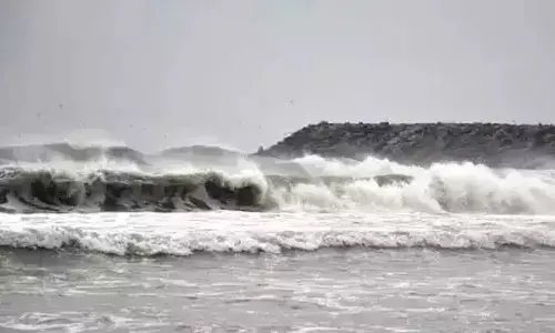 ಮುರ್ಡೇಶ್ವರ | ಸಮುದ್ರದಲ್ಲಿ ಮುಳುಗುತ್ತಿದ್ದ ಇಬ್ಬರನ್ನು ರಕ್ಷಿಸಿದ ಸ್ಥಳೀಯ ರಕ್ಷಣಾ ದಳ
