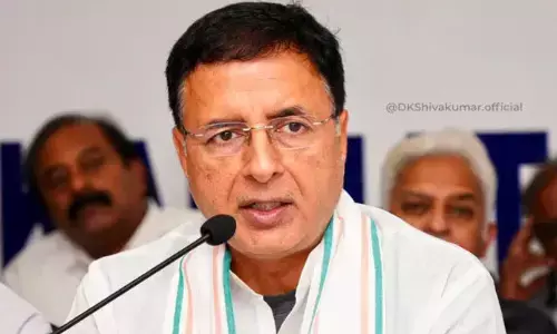 ಕಾಂಗ್ರೆಸ್‌ನ ಗ್ಯಾರಂಟಿಗಳನ್ನು ಟೀಕಿಸಲು ದೇವೇಗೌಡರನ್ನು ಕಣಕ್ಕಿಳಿಸಿದ ಬಿಜೆಪಿ : ಸುರ್ಜೇವಾಲ