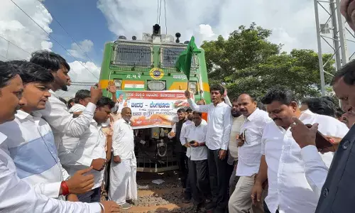 ಬೀದರ್-ಬೆಂಗಳೂರು ವಿಶೇಷ ರೈಲಿಗೆ ಸಂಸದ ಸಾಗರ್ ಖಂಡ್ರೆ ಚಾಲನೆ