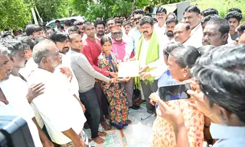 ರಾಯಚೂರು | ಸಿಡಿಲು ಬಡಿದು ಮೃತಪಟ್ಟ ವ್ಯಕ್ತಿಗೆ 5 ಲಕ್ಷ ರೂ. ಪರಿಹಾರ ವಿತರಣೆ