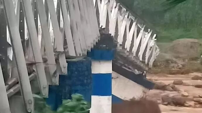 ಡಾರ್ಜಿಲಿಂಗ್‌ನಲ್ಲಿ ಭಾರೀ ಮಳೆ, ಭೂಕುಸಿತ : ಕನಿಷ್ಠ 17 ಜನರು ಮೃತ್ಯು, ಸಿಕ್ಕಿಂಗೆ ಸಂಪರ್ಕ ಕಡಿತ