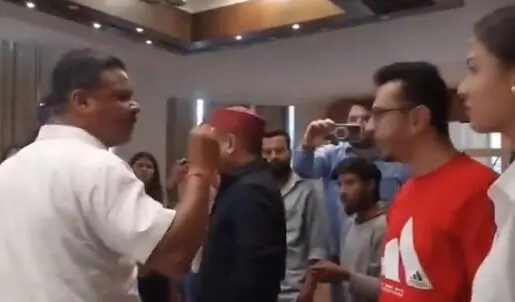 ʼಮಿಸ್ ಋಷಿಕೇಶ್ʼ ಸೌಂದರ್ಯ ಸ್ಪರ್ಧೆಯ ʼರಿಹರ್ಸಲ್ʼ ಗೆ ಅಡ್ಡಿಪಡಿಸಿದ ಹಿಂದುತ್ವ ಸಂಘಟನೆಯ ಕಾರ್ಯಕರ್ತರು ʼಮಿಸ್ ಋಷಿಕೇಶ್ʼ ಸೌಂದರ್ಯ ಸ್ಪರ್ಧೆಯ ʼರಿಹರ್ಸಲ್ʼ ಗೆ ಅಡ್ಡಿಪಡಿಸಿದ ಹಿಂದುತ್ವ ಸಂಘಟನೆಯ ಕಾರ್ಯಕರ್ತರು