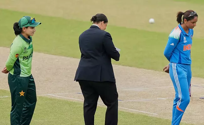 ಭಾರತ–ಪಾಕಿಸ್ತಾನ ಮಹಿಳಾ ವಿಶ್ವಕಪ್ ಪಂದ್ಯದಲ್ಲೂ ಹಸ್ತಲಾಘವ ವಿವಾದ