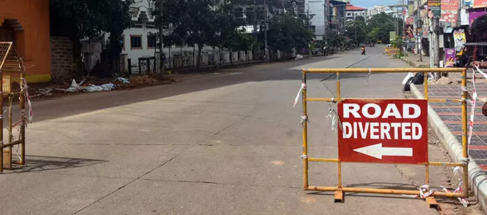 ಮಂಗಳೂರು: ಸಂಚಾರ ನಿಯಮ ಉಲ್ಲಂಘಿಸಿದ ಕಾರಿನ ಗಾಜು ಪುಡಿ; ಪ್ರಕರಣ ದಾಖಲು ಮಂಗಳೂರು: ಸಂಚಾರ ನಿಯಮ ಉಲ್ಲಂಘಿಸಿದ ಕಾರಿನ ಗಾಜು ಪುಡಿ; ಪ್ರಕರಣ ದಾಖಲು