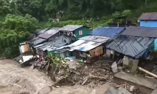 ಪಶ್ಚಿಮ ಬಂಗಾಳದ ಡಾರ್ಜಿಲಿಂಗ್‌ನಲ್ಲಿ ಭೂಕುಸಿತ : ಮೃತರ ಸಂಖ್ಯೆ 17ಕ್ಕೆ ಏರಿಕೆ, ಪ್ರಮುಖ ರಸ್ತೆ ಸಂಪರ್ಕ ಕಡಿತ