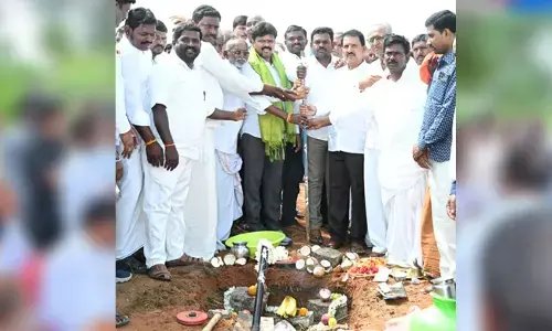 ರಾಯಚೂರು | ಶಾಸಕ ಬಸನಗೌಡ ದದ್ದಲ್‌ರಿಂದ ಲಿಂಗನಖಾನದೊಡ್ಡಿ ಶಾಲಾ ಕಟ್ಟಡ ಕಾಮಗಾರಿಗೆ ಭೂಮಿ ಪೂಜೆ