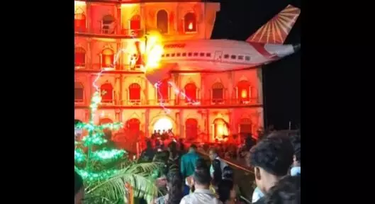 ಕೋಲ್ಕತ್ತಾ | ದುರ್ಗಾ ಪೂಜಾ ಮಂಟಪದಲ್ಲಿ ಏರ್ ಇಂಡಿಯಾ ವಿಮಾನ ಪತನದ ದೃಶ್ಯ ಮರು ಸೃಷ್ಟಿ : ವ್ಯಾಪಕ ಆಕ್ರೋಶ