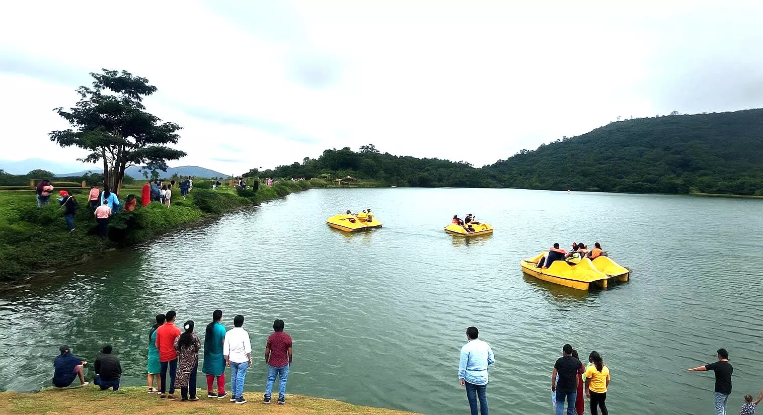 ಅಮೃತ ಸರೋವರದಲ್ಲಿ ಬೋಟಿಂಗ್:  ಪ್ರಕೃತಿ ಮಡಿಲಿನಲ್ಲಿ ಕಂಗೊಳಿಸುತ್ತಿರುವ ‘ಭೀಮಕೋಲ’