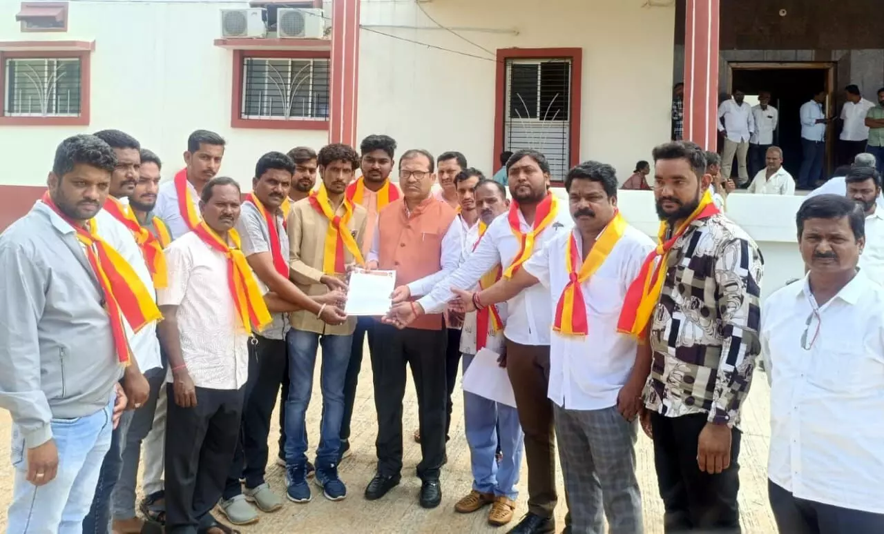 ಬೀದರ್ | ಅತಿವೃಷ್ಠಿ : ಪ್ರತಿ ಎಕರೆಗೆ 30 ಸಾವಿರ ರೂ. ಪರಿಹಾರ ನೀಡಲು ಕನ್ನಡಿಗರ ರಕ್ಷಣಾ ವೇದಿಕೆ ಮನವಿ ಬೀದರ್ | ಅತಿವೃಷ್ಠಿ : ಪ್ರತಿ ಎಕರೆಗೆ 30 ಸಾವಿರ ರೂ. ಪರಿಹಾರ ನೀಡಲು ಕನ್ನಡಿಗರ ರಕ್ಷಣಾ ವೇದಿಕೆ ಮನವಿ