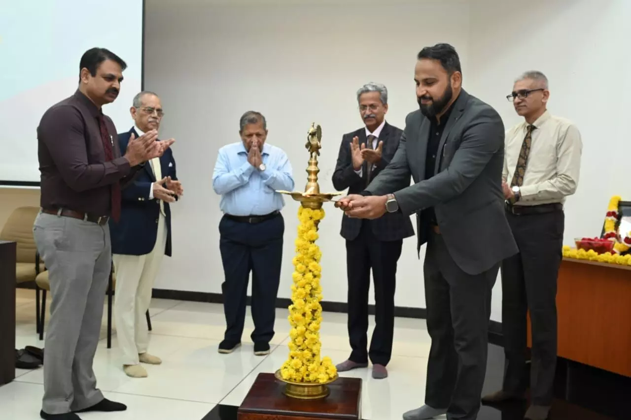 ದೇರಳಕಟ್ಟೆ : ಡಾ. ಅಮರಾನಾಥ್ ಹೆಗ್ಡೆ ಸ್ಮರಣಾರ್ಥ ದತ್ತಿ ಉಪನ್ಯಾಸ ದೇರಳಕಟ್ಟೆ : ಡಾ. ಅಮರಾನಾಥ್ ಹೆಗ್ಡೆ ಸ್ಮರಣಾರ್ಥ ದತ್ತಿ ಉಪನ್ಯಾಸ