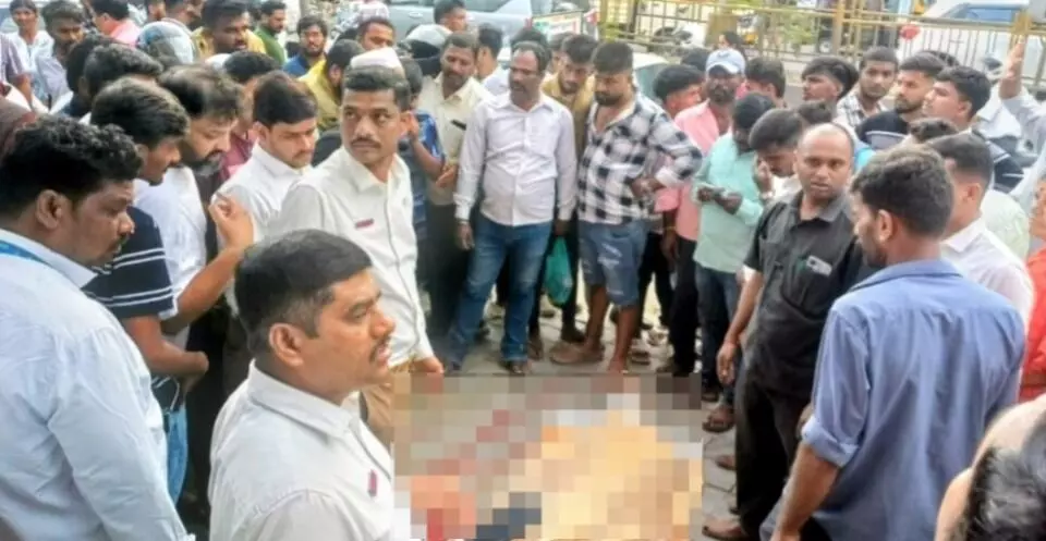 ಹಾಸನ: ಆಭರಣ ಮಳಿಗೆಯ ಮಹಡಿಯಿಂದ ಬಿದ್ದು ಎಲೆಕ್ಟ್ರಿಷಿಯನ್ ಮೃತ್ಯು