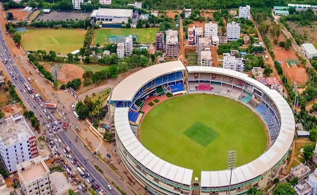 ವಿಶಾಖಪಟ್ಟಣ ಸ್ಟೇಡಿಯಂ ಸ್ಟ್ಯಾಂಡ್ಗಳಿಗೆ ಮಿಥಾಲಿ ರಾಜ್, ರವಿ ಕಲ್ಪನಾ ಹೆಸರಿಡಲು ನಿರ್ಧಾರ ವಿಶಾಖಪಟ್ಟಣ ಸ್ಟೇಡಿಯಂ ಸ್ಟ್ಯಾಂಡ್ಗಳಿಗೆ ಮಿಥಾಲಿ ರಾಜ್, ರವಿ ಕಲ್ಪನಾ ಹೆಸರಿಡಲು ನಿರ್ಧಾರ