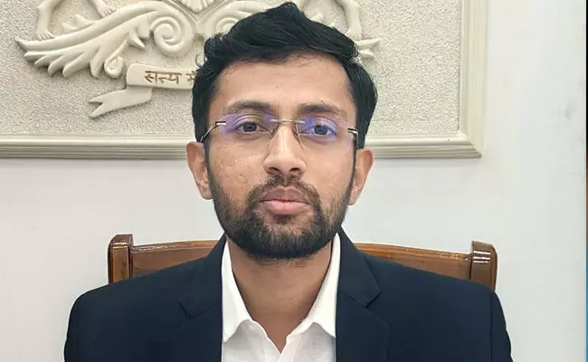 ರಾಯಚೂರು | ಅರ್ಜಿಗಳ ವೇಗವರ್ಧನೆಗಾಗಿ ಜಿಲ್ಲಾಧಿಕಾರಿ ನಿತೀಶ್ ಕೆ. ಅವರಿಗೆ ರಾಜ್ಯಮಟ್ಟದ ಪ್ರಶಂಸೆ ರಾಯಚೂರು | ಅರ್ಜಿಗಳ ವೇಗವರ್ಧನೆಗಾಗಿ ಜಿಲ್ಲಾಧಿಕಾರಿ ನಿತೀಶ್ ಕೆ. ಅವರಿಗೆ ರಾಜ್ಯಮಟ್ಟದ ಪ್ರಶಂಸೆ