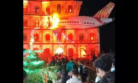 ಕೋಲ್ಕತ್ತಾ | ದುರ್ಗಾ ಪೂಜಾ ಮಂಟಪದಲ್ಲಿ ಏರ್ ಇಂಡಿಯಾ ವಿಮಾನ ಪತನದ ದೃಶ್ಯ ಮರು ಸೃಷ್ಟಿ : ವ್ಯಾಪಕ ಆಕ್ರೋಶ