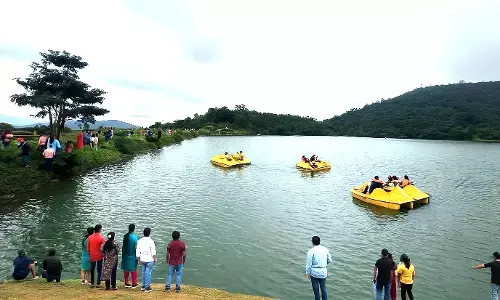 ಅಮೃತ ಸರೋವರದಲ್ಲಿ ಬೋಟಿಂಗ್:  ಪ್ರಕೃತಿ ಮಡಿಲಿನಲ್ಲಿ ಕಂಗೊಳಿಸುತ್ತಿರುವ ‘ಭೀಮಕೋಲ’