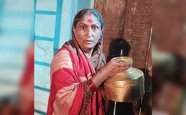 ರಂಗಭೂಮಿಯ ಉಸಿರಾಗಿದ್ದ ಮರಿಯಮ್ಮನಹಳ್ಳಿಯ ಡಿ. ಹನುಮಕ್ಕ ರಂಗಭೂಮಿಯ ಉಸಿರಾಗಿದ್ದ ಮರಿಯಮ್ಮನಹಳ್ಳಿಯ ಡಿ. ಹನುಮಕ್ಕ