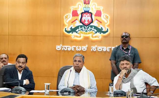 ಸಾಮಾಜಿಕ, ಶೈಕ್ಷಣಿಕ ಸಮೀಕ್ಷೆ: ಅ.18ರ ವರೆಗೆ ಸರಕಾರಿ, ಅನುದಾನಿತ ಶಾಲೆಗಳಿಗೆ ರಜೆ ಘೋಷಿಸಿದ ರಾಜ್ಯ ಸರಕಾರ ಸಾಮಾಜಿಕ, ಶೈಕ್ಷಣಿಕ ಸಮೀಕ್ಷೆ: ಅ.18ರ ವರೆಗೆ ಸರಕಾರಿ, ಅನುದಾನಿತ ಶಾಲೆಗಳಿಗೆ ರಜೆ ಘೋಷಿಸಿದ ರಾಜ್ಯ ಸರಕಾರ