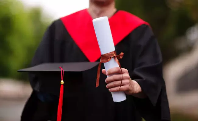 ನಕಲಿ ಗೌರವ ಡಾಕ್ಟರೇಟ್ ನೀಡಿ ಜನರನ್ನು ವಂಚಿಸುತ್ತಿದ್ದ 75 ವರ್ಷದ ವ್ಯಕ್ತಿಯ ಬಂಧನ