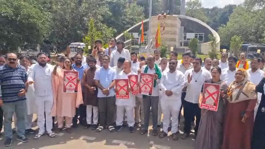 ವಿಜಯಪುರ: ಸಿಜೆಐ ಗವಾಯಿ ಮೇಲೆ ಶೂ ಎಸೆತ ಘಟನೆ ಖಂಡಿಸಿ ಪ್ರತಿಭಟನೆ