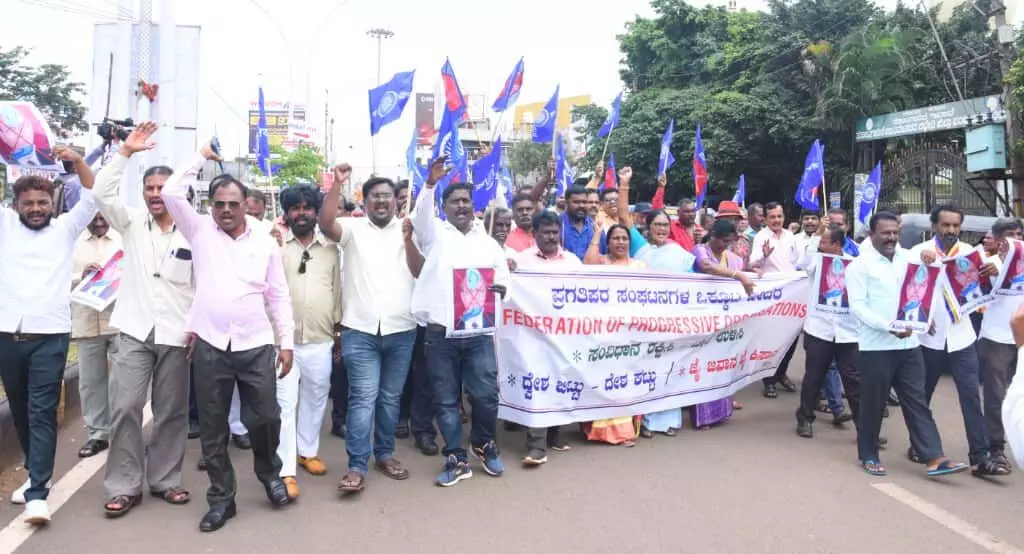 ಬೀದರ್ | ಸಿಜೆಐ ಗವಾಯಿ ಮೇಲೆ ಶೂ ಎಸೆತ ಘಟನೆ ಖಂಡಿಸಿ ಪ್ರತಿಭಟನೆ