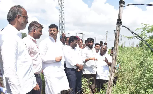 ಸುರಪುರ | ನೀರು ಸರಬರಾಜು ಪೈಪ್ ದುರಸ್ಥಿ ಸ್ಥಳಕ್ಕೆ ಶಾಸಕ ರಾಜಾ ವೇಣುಗೋಪಾಲ ನಾಯಕ ಭೇಟಿ