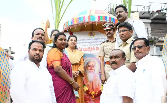 ಕಲಬುರಗಿ | ರಾಮಾಯಣ ಮೂಲಕ ಜೀವನದ ಮೌಲ್ಯ ತಿಳಿಸಿಕೊಟ್ಟವರು ವಾಲ್ಮೀಕಿ : ಶಾಸಕ ಅಲ್ಲಮಪ್ರಭು ಪಾಟೀಲ ಕಲಬುರಗಿ | ರಾಮಾಯಣ ಮೂಲಕ ಜೀವನದ ಮೌಲ್ಯ ತಿಳಿಸಿಕೊಟ್ಟವರು ವಾಲ್ಮೀಕಿ : ಶಾಸಕ ಅಲ್ಲಮಪ್ರಭು ಪಾಟೀಲ