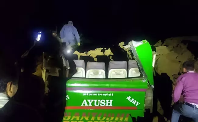 ಹಿಮಾಚಲ ಪ್ರದೇಶ : ಭೂಕುಸಿತಕ್ಕೆ ಬಸ್ ಸಿಲುಕಿ ಕನಿಷ್ಠ 15 ಮಂದಿ ಮೃತ್ಯು