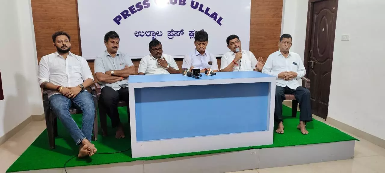 ಶಾರದೋತ್ಸವ ಮೆರವಣಿಗೆಗೆ ಪೊಲೀಸರಿಂದಲೇ ಅಡ್ಡಿ; ಪ್ರಕರಣ ಹಿಂಪಡೆಯದಿದ್ದರೆ ಹೋರಾಟ: ಬಿಜೆಪಿ ಮಂಡಲ ಅಧ್ಯಕ್ಷ ಜಗದೀಶ ಕುವೆತ್ತಬೈಲ್ ಶಾರದೋತ್ಸವ ಮೆರವಣಿಗೆಗೆ ಪೊಲೀಸರಿಂದಲೇ ಅಡ್ಡಿ; ಪ್ರಕರಣ ಹಿಂಪಡೆಯದಿದ್ದರೆ ಹೋರಾಟ: ಬಿಜೆಪಿ ಮಂಡಲ ಅಧ್ಯಕ್ಷ ಜಗದೀಶ ಕುವೆತ್ತಬೈಲ್