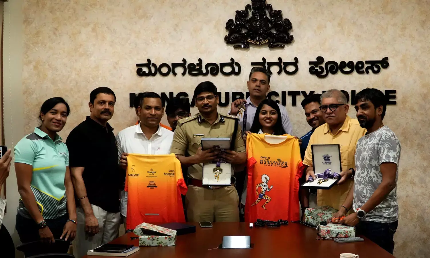 ನೀವಿಯಸ್ ಮಂಗಳೂರು ಮ್ಯಾರಥಾನ್: ಟಿ-ಶರ್ಟ್, ಪದಕ ಅನಾವರಣ