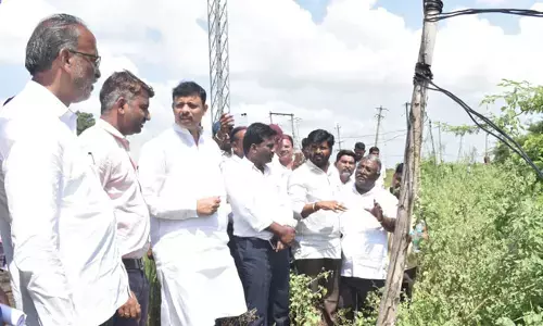 ಸುರಪುರ | ನೀರು ಸರಬರಾಜು ಪೈಪ್ ದುರಸ್ಥಿ ಸ್ಥಳಕ್ಕೆ ಶಾಸಕ ರಾಜಾ ವೇಣುಗೋಪಾಲ ನಾಯಕ ಭೇಟಿ