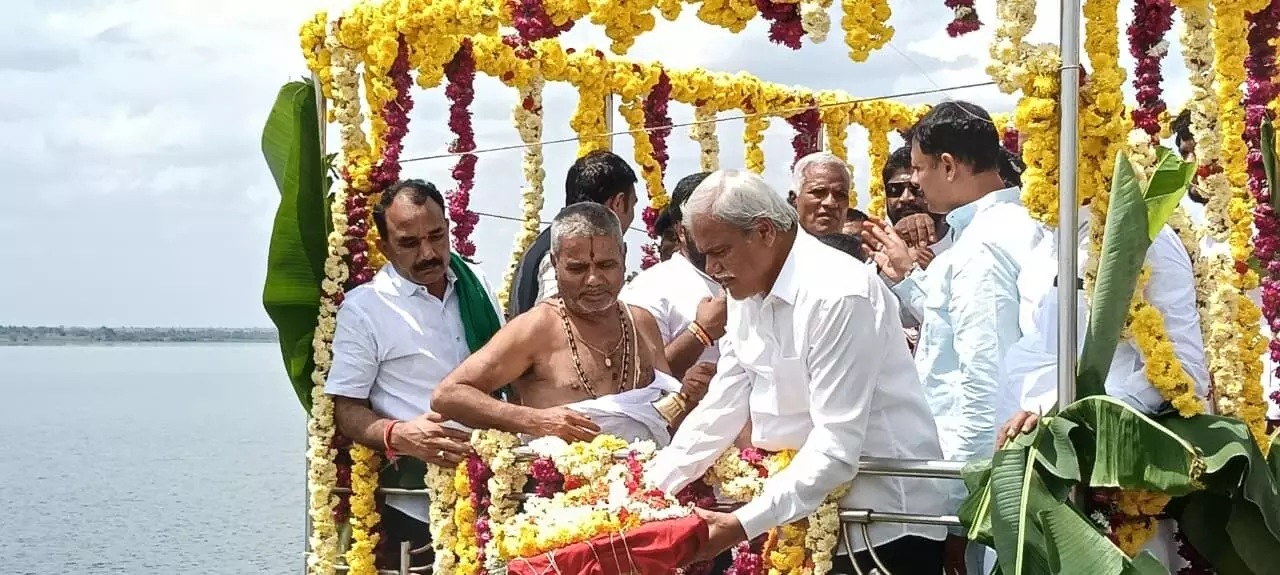 ಯಾದಗಿರಿ | ನಾರಾಯಣಪುರ ಜಲಾಶಯಕ್ಕೆ ಬಾಗಿನ ಅರ್ಪಿಸಿದ ಸಚಿವ ಶರಣಬಸಪ್ಪ ದರ್ಶನಾಪುರ