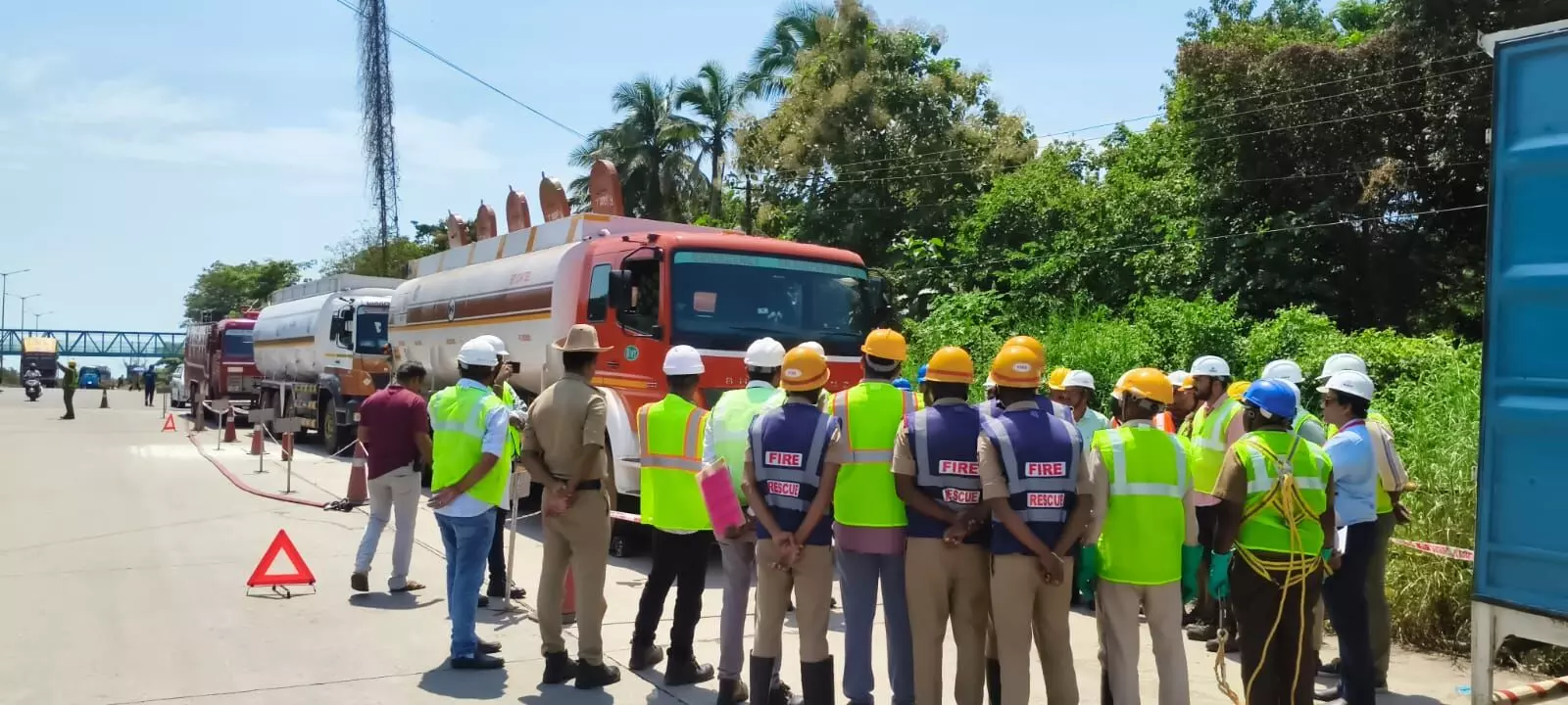 ಎನ್ಐಟಿಕೆ: ತುರ್ತು ಸಂದರ್ಭ ಕೈಗೊಳ್ಳಬೇಕಾದ ಕ್ರಮಗಳ ಅಣುಕು ಪ್ರದರ್ಶನ ಎನ್ಐಟಿಕೆ: ತುರ್ತು ಸಂದರ್ಭ ಕೈಗೊಳ್ಳಬೇಕಾದ ಕ್ರಮಗಳ ಅಣುಕು ಪ್ರದರ್ಶನ