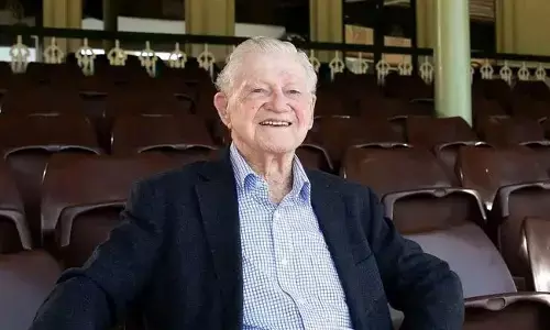 97ನೇ ವರ್ಷಕ್ಕೆ ಕಾಲಿಟ್ಟ ಅತ್ಯಂತ ಹಿರಿಯ ಟೆಸ್ಟ್ ಕ್ರಿಕೆಟಿಗ ನೀಲ್ ಹಾರ್ವೆ