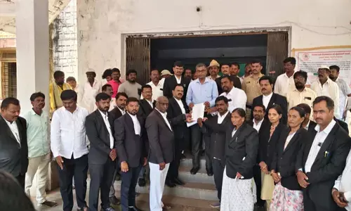 ಅಫಜಲಪುರ | ಸಿಜೆಐ ಗವಾಯಿ ಮೇಲೆ ಶೂ ಎಸೆತ ಘಟನೆ ಖಂಡಿಸಿ ತಾಲ್ಲೂಕು ವಕೀಲರ ಸಂಘದಿಂದ ಪ್ರತಿಭಟನೆ