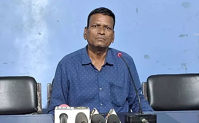 ರಾಯಚೂರು | ಮಾಹಿತಿ ಹಕ್ಕು ಆಯೋಗದಿಂದ ಅರ್ಜಿದಾರರ ಮೇಲ್ಮನವಿಯನ್ನು ಇತ್ಯರ್ಥಪಡಿಸಲು ವಿಳಂಬ : ಅಮರಪ್ಪ ಆರೋಪ ರಾಯಚೂರು | ಮಾಹಿತಿ ಹಕ್ಕು ಆಯೋಗದಿಂದ ಅರ್ಜಿದಾರರ ಮೇಲ್ಮನವಿಯನ್ನು ಇತ್ಯರ್ಥಪಡಿಸಲು ವಿಳಂಬ : ಅಮರಪ್ಪ ಆರೋಪ