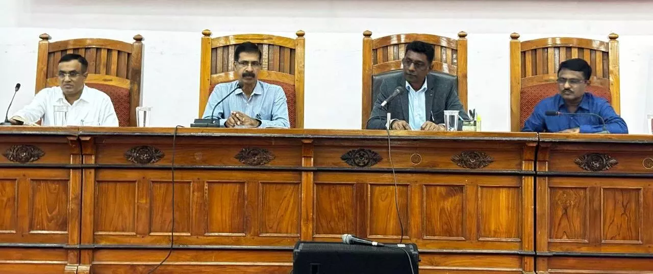 ಮಂಗಳೂರು ವಿ.ವಿ.ಪದವಿ, ಸ್ನಾತಕೋತ್ತರ ಪದವಿ ಸೆಮಿಸ್ಟರ್ ಅವಧಿ ವಿಸ್ತರಣೆ; ಕೆನರಾ ಕಾಲೇಜಿಗೆ ಸ್ವಾಯತ್ತ ಸ್ಥಾನ ಮಾನ ಮಂಗಳೂರು ವಿ.ವಿ.ಪದವಿ, ಸ್ನಾತಕೋತ್ತರ ಪದವಿ ಸೆಮಿಸ್ಟರ್ ಅವಧಿ ವಿಸ್ತರಣೆ; ಕೆನರಾ ಕಾಲೇಜಿಗೆ ಸ್ವಾಯತ್ತ ಸ್ಥಾನ ಮಾನ