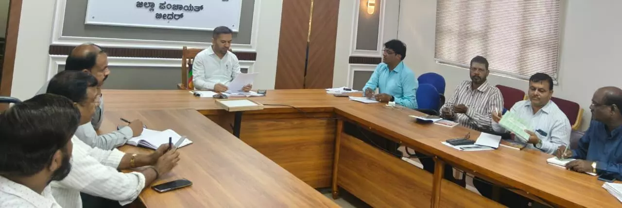 ಬೀದರ್ | ಶಿಕ್ಷಕರ ಕ್ಷೇತ್ರದ ಚುನಾವಣೆಗೆ ಅರ್ಹರು ಕಡ್ಡಾಯವಾಗಿ ಹೆಸರು ನೋಂದಾಯಿಸಿಕೊಳ್ಳಬೇಕು : ಡಾ.ಗಿರೀಶ್ ಬದೋಲೆ ಬೀದರ್ | ಶಿಕ್ಷಕರ ಕ್ಷೇತ್ರದ ಚುನಾವಣೆಗೆ ಅರ್ಹರು ಕಡ್ಡಾಯವಾಗಿ ಹೆಸರು ನೋಂದಾಯಿಸಿಕೊಳ್ಳಬೇಕು : ಡಾ.ಗಿರೀಶ್ ಬದೋಲೆ