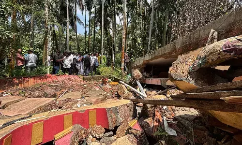 ಘಟನಾ ಸ್ಥಳಕ್ಕೆ ಆಗಮಿಸುವಂತೆ ಕಾಲು ಕಳೆದುಕೊಂಡಿರುವ ಸಂತ್ರಸ್ತೆಗೆ ನೋಟಿಸ್ ನೀಡಿ ಅಧಿಕಾರಿಯೇ ಗೈರು: ಆಕ್ರೋಶ