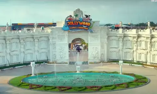 ಜಾಲಿವುಡ್ ಸ್ಟುಡಿಯೊಸ್ ಬೀಗಮುದ್ರೆ ತೆರವಿಗೆ ವಿರೋಧ: ಕನ್ನಡಪರ ಸಂಘಟನೆಗಳಿಂದ ಪ್ರತಿಭಟನೆ