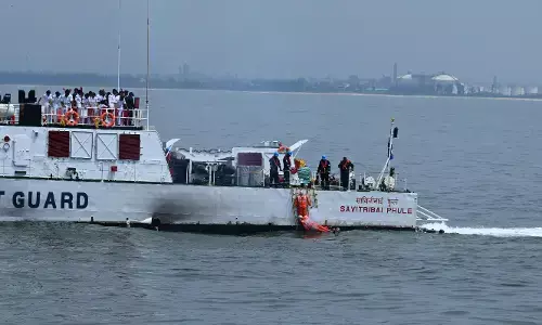 ಕಡಲಲ್ಲಿ ತುರ್ತು ಸುರಕ್ಷಾ ಕಾರ್ಯಾಚರಣೆ: ಕರಾವಳಿ ಭದ್ರತಾ ಪಡೆಯಿಂದ ಅಣುಕು ಪ್ರದರ್ಶನ