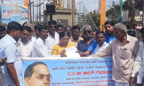 ಸಿಜೆಐ ಅವರಿಗೆ ಶೂ ಎಸೆದ ವಕೀಲನಿಗೆ ಕಠಿಣ ಶಿಕ್ಷೆ ನೀಡಲು ಆಗ್ರಹಿಸಿ ಹುಮನಾಬಾದ್‌ನಲ್ಲಿ ಪ್ರತಿಭಟನೆ