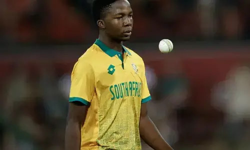 ಪಾಕಿಸ್ತಾನದ ವಿರುದ್ಧ ಟಿ-20, ಏಕದಿನ ಸರಣಿ : ದಕ್ಷಿಣ ಆಫ್ರಿಕಾದ ಕ್ವೆನಾ ಮಫಾಕಾ ಅಲಭ್ಯ