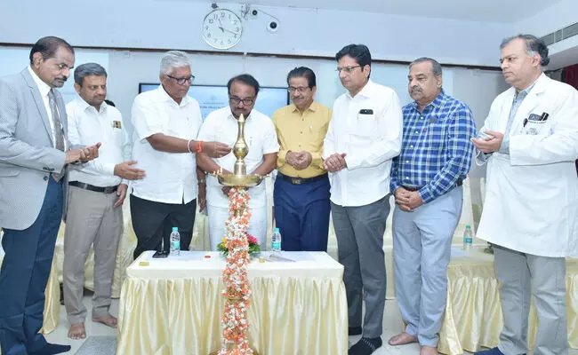 ಕಲಬುರಗಿ | ಎಂಆರ್ಎಂಸಿಯಲ್ಲಿ ಓರಿಯೆಂಟೇಶನ್, ವೈಟ್ ಕೊಟ್ ಕಾರ್ಯಕ್ರಮ ಕಲಬುರಗಿ | ಎಂಆರ್ಎಂಸಿಯಲ್ಲಿ ಓರಿಯೆಂಟೇಶನ್, ವೈಟ್ ಕೊಟ್ ಕಾರ್ಯಕ್ರಮ