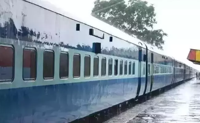 ದೀಪಾವಳಿ ಹಬ್ಬದ ಪ್ರಯುಕ್ತ ವಿಶೇಷ ರೈಲು ಸಂಚಾರ : ಕಲಬುರಗಿ, ಶಹಾಬಾದ್, ವಾಡಿಯಲ್ಲಿ ನಿಲುವು