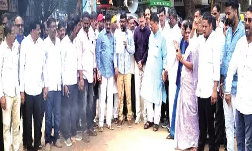 ಸಿಜೆಐ ಮೇಲೆ ಶೂ ಎಸೆತ ಪ್ರಕರಣ | ವಕೀಲ ರಾಕೇಶ್ ಕಿಶೋರ್ ವಿರುದ್ಧ ಹುಬ್ಬಳ್ಳಿಯಲ್ಲಿ ಪ್ರತಿಭಟನೆ