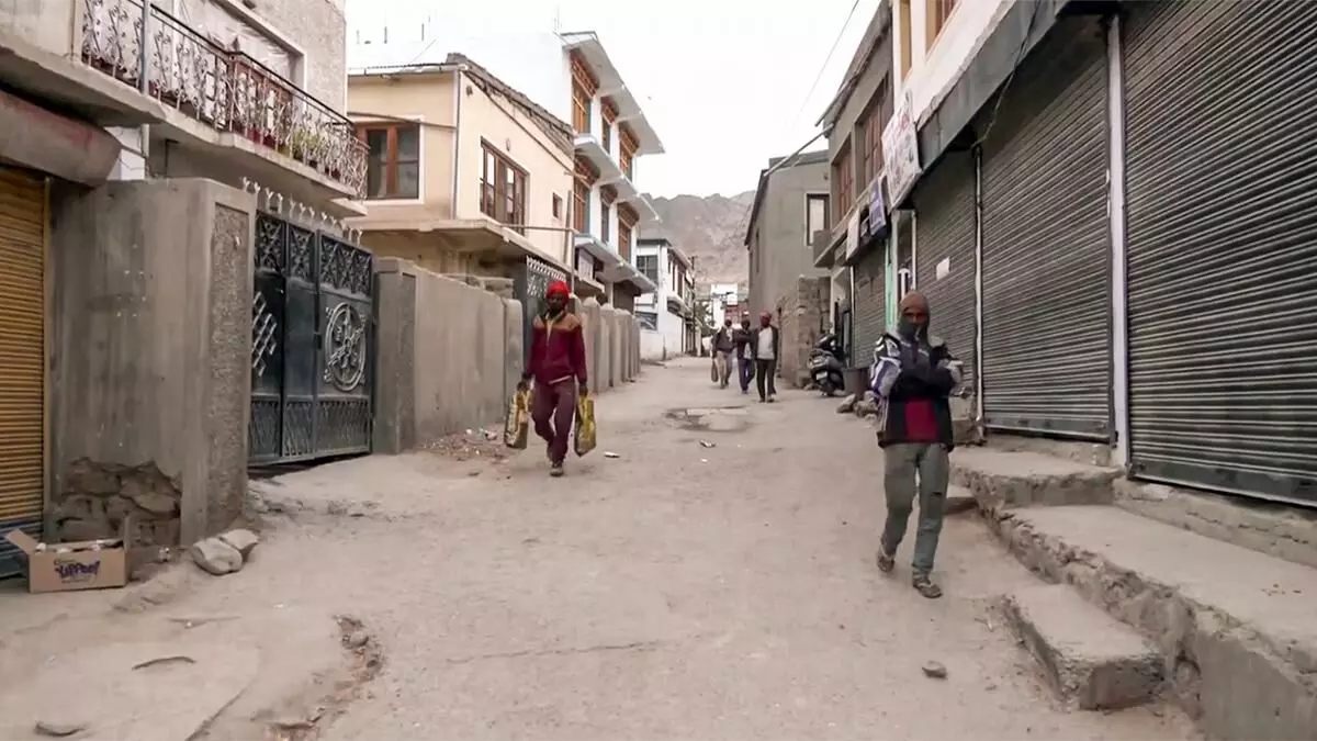 ಲಡಾಖ್ ಪ್ರತಿಭಟನೆ | ಬೇಡಿಕೆಗಳನ್ನು ಸಹಾನುಭೂತಿಯಿಂದ ಪರಿಗಣಿಸುವ ಅಗತ್ಯವಿದೆ: ಮಾಜಿ ಅಧಿಕಾರಿಗಳು