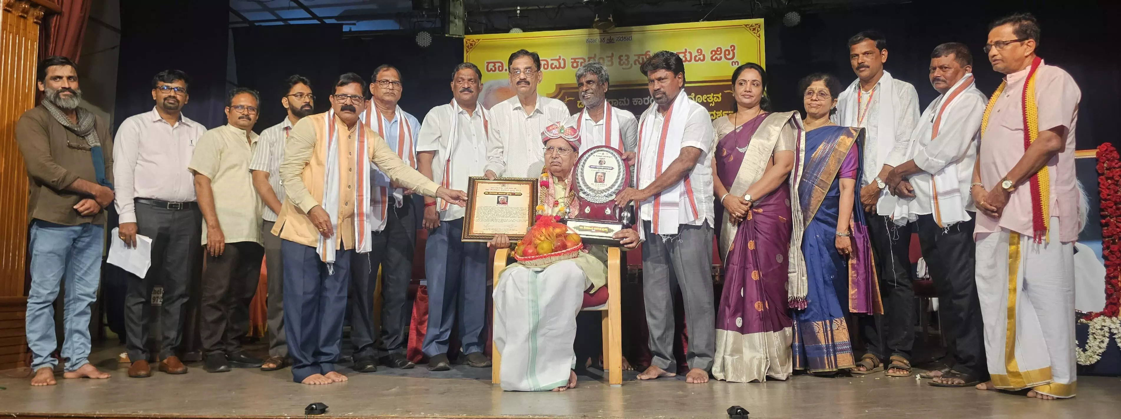 ಡಾ.ಶಿವರಾಮ ಕಾರಂತ ಪ್ರಶಸ್ತಿ ಸ್ವೀಕರಿಸಿದ ಡಾ.ಬಿ.ಎ.ವಿವೇಕ ರೈ ಡಾ.ಶಿವರಾಮ ಕಾರಂತ ಪ್ರಶಸ್ತಿ ಸ್ವೀಕರಿಸಿದ ಡಾ.ಬಿ.ಎ.ವಿವೇಕ ರೈ